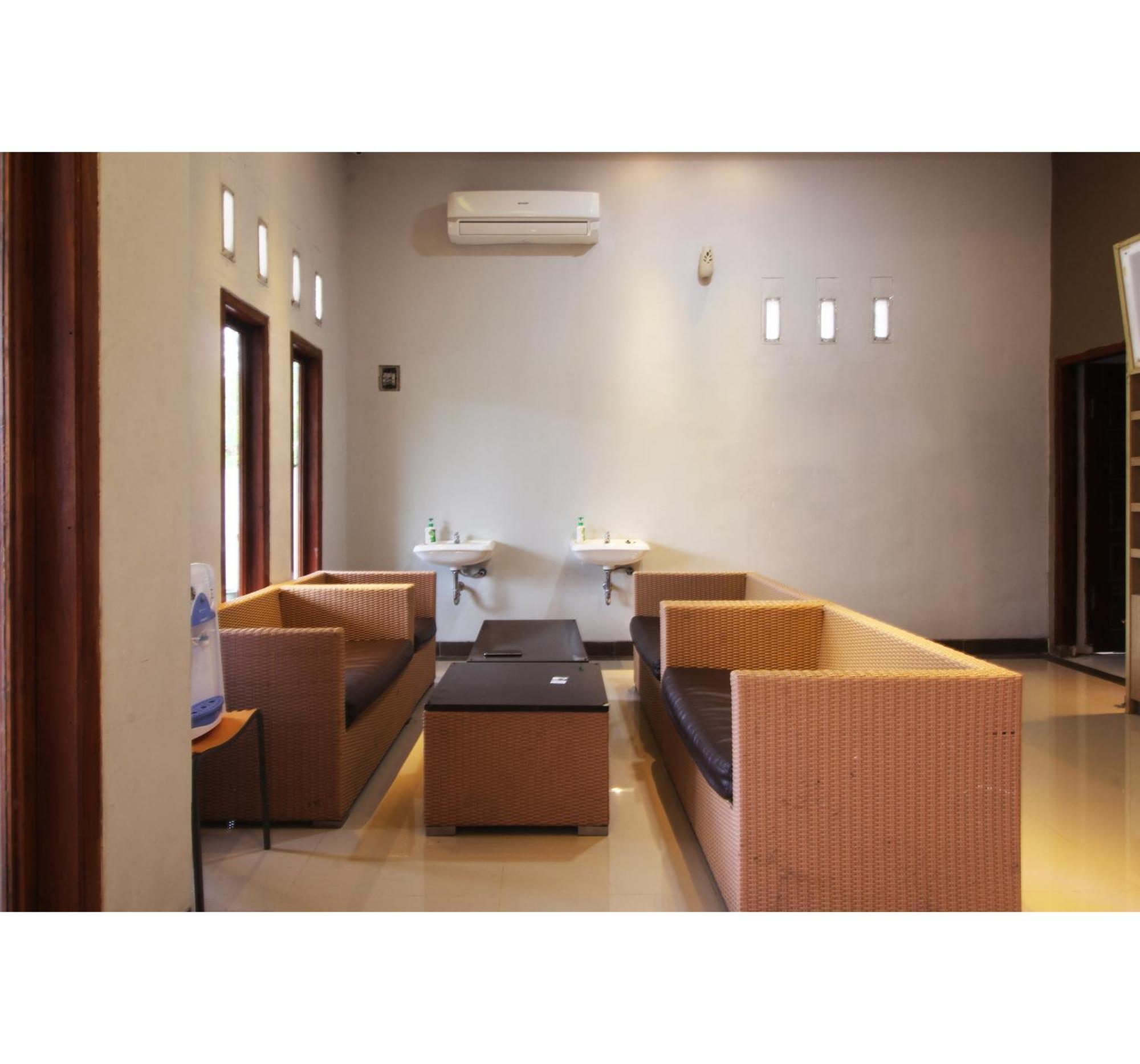 Oyo Life 2273 Pratama Homestay 반다르 람풍 외부 사진